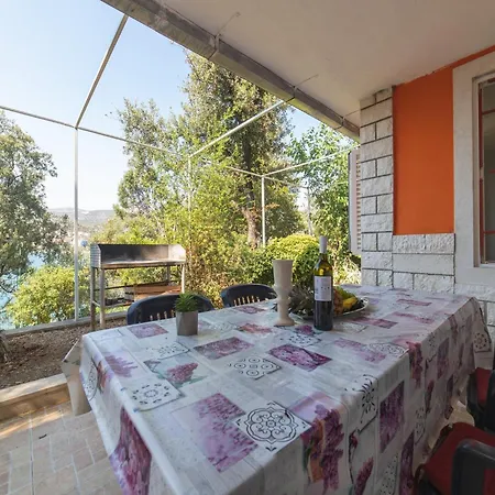 Holiday home Two Bedroom Seget Vranjica